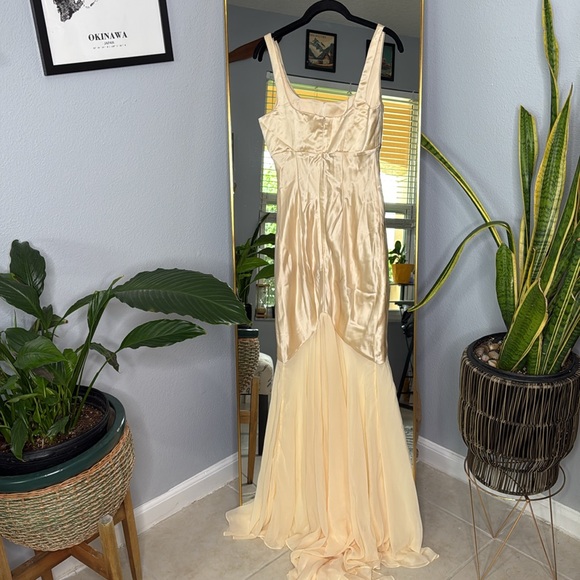 HOUSE OF CB 'Vittoria' Champagne Chiffon Floor Length Gown NWOT - Picture 7 of 7